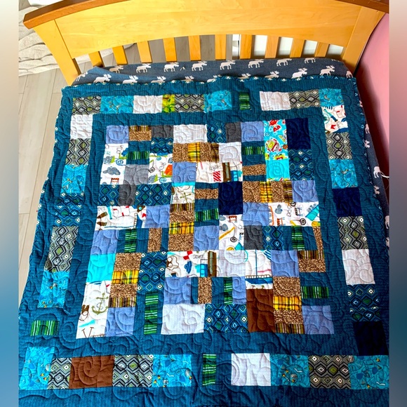 Flannel quilt with brown fleece backing - Picture 3 of 6
